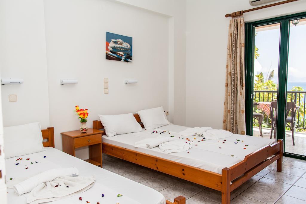 Karmiris Studios And Apartments Keri Habitación foto